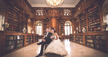 Festetics Kastély esküvő - fotó a könyvtárban