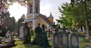 Szent Miklós temetőkápolna a temetőben
